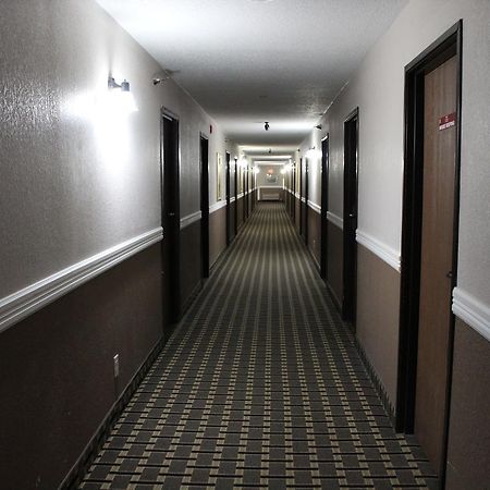 Coratel Inn And Suites Maple Grove Exterior foto