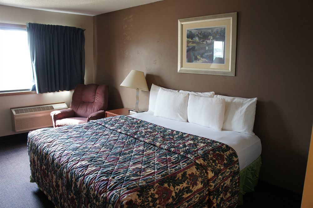 Coratel Inn And Suites Maple Grove Exterior foto
