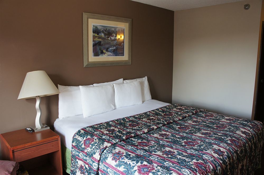 Coratel Inn And Suites Maple Grove Exterior foto