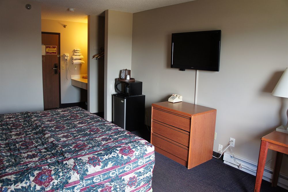 Coratel Inn And Suites Maple Grove Exterior foto