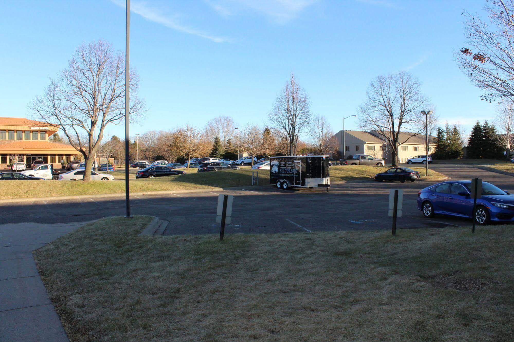 Coratel Inn And Suites Maple Grove Exterior foto