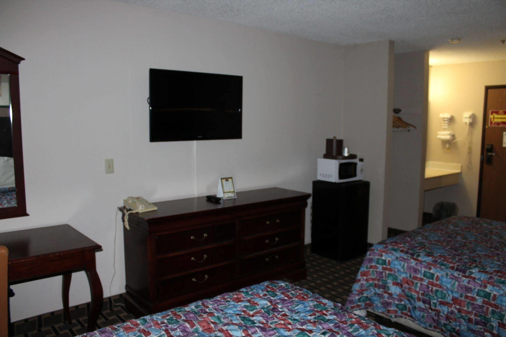 Coratel Inn And Suites Maple Grove Exterior foto