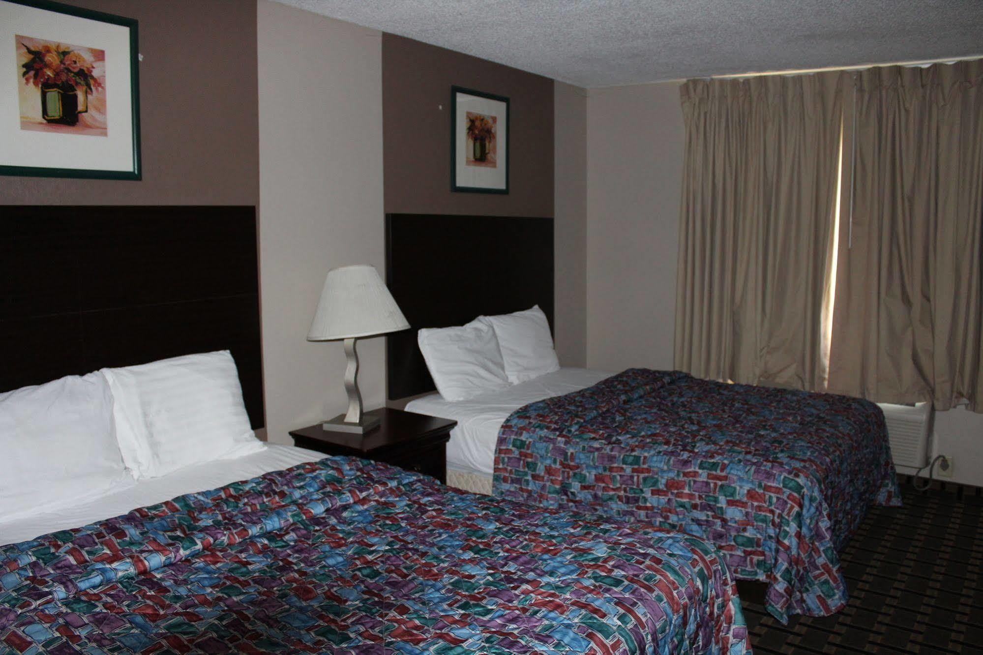 Coratel Inn And Suites Maple Grove Exterior foto