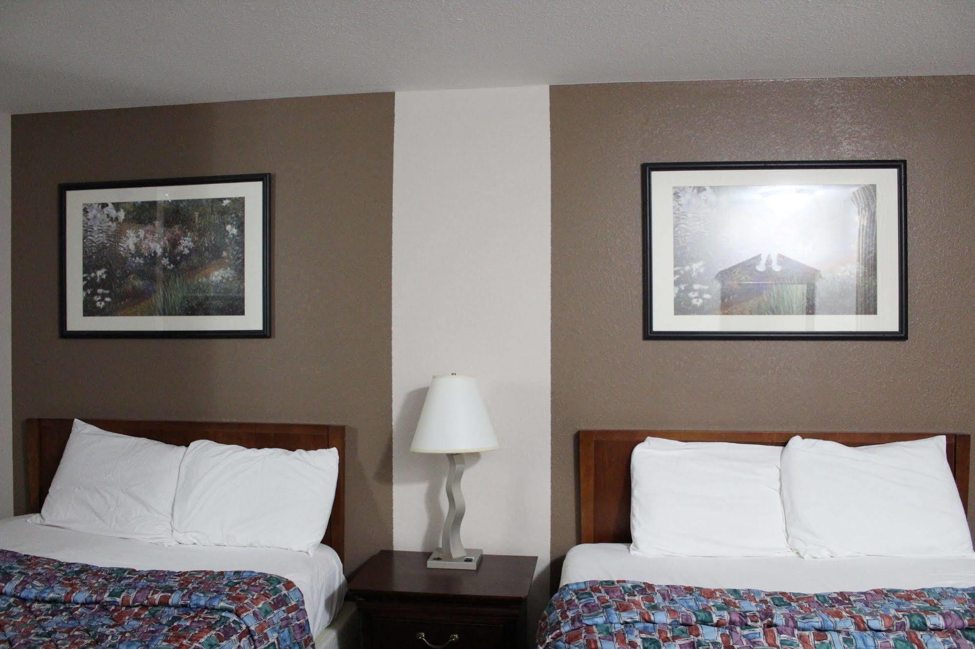 Coratel Inn And Suites Maple Grove Exterior foto