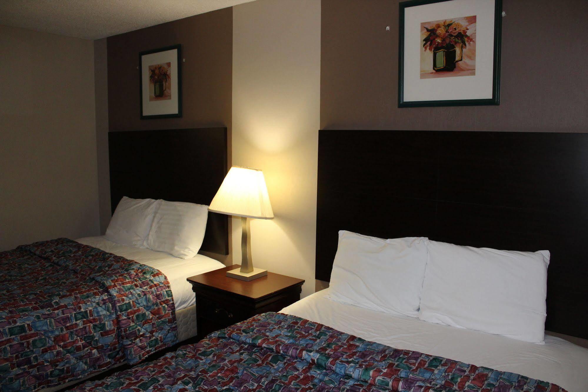 Coratel Inn And Suites Maple Grove Exterior foto