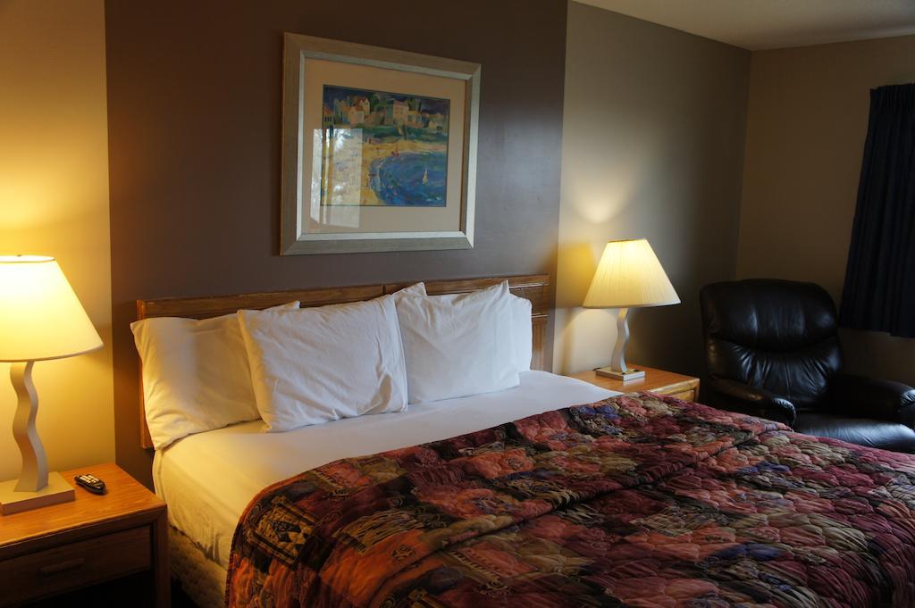 Coratel Inn And Suites Maple Grove Exterior foto